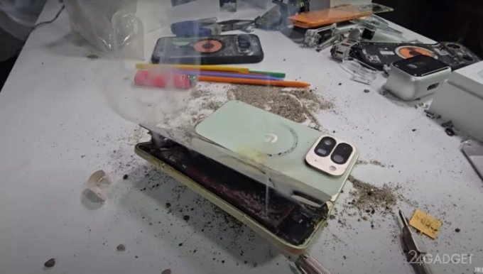 Google Pixel 10 Pro Fold сгорел во время испытаний на прочность (видео)